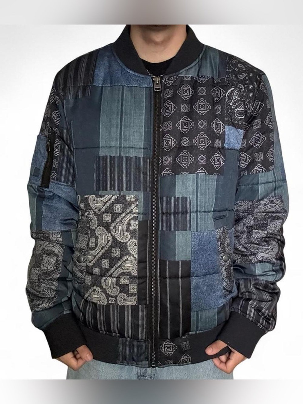 RARE Levi’s Paisley Blue Bandana Quilted Bomber/Puffer Jacket Size Large USA